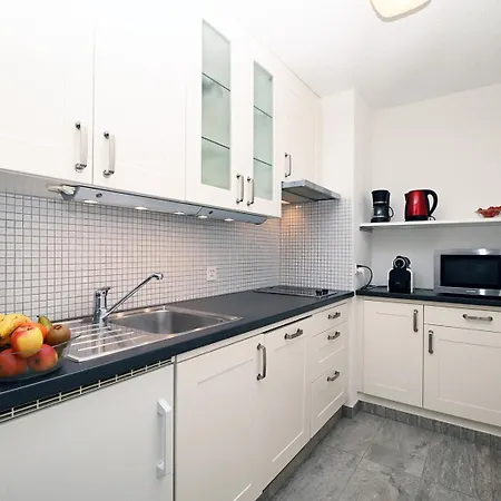 6303 Komplett Renoviertes Und Stilvolles Zum Wohlfuehlen Apartamento *