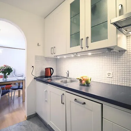 アパート 6303 Komplett Renoviertes Und Stilvolles Zum Wohlfuehlen *